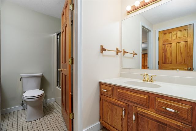 212 Ridgefield Cir 212B, Clinton, MA 01510