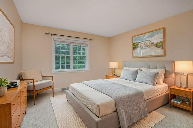 212 Ridgefield Cir 212B, Clinton, MA 01510