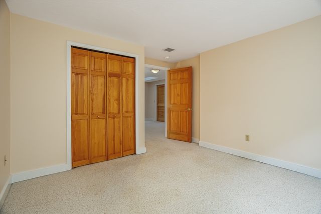 212 Ridgefield Cir 212B, Clinton, MA 01510