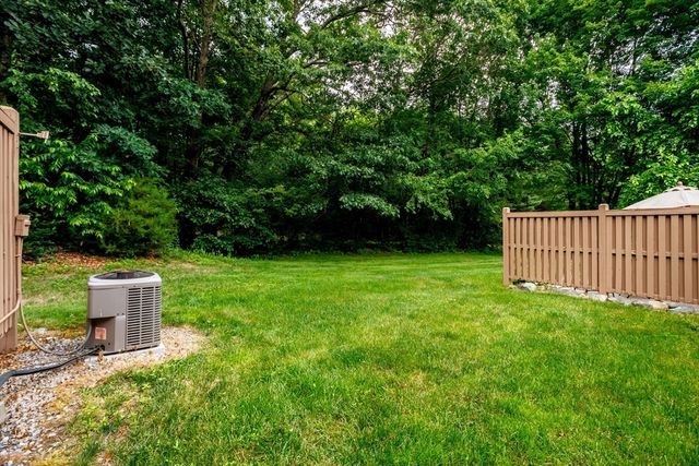 212 Ridgefield Cir 212B, Clinton, MA 01510