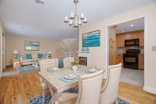 212 Ridgefield Cir 212B, Clinton, MA 01510