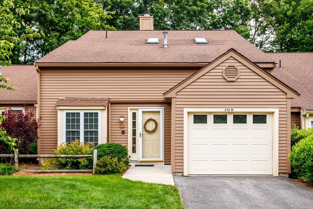 212 Ridgefield Cir 212B, Clinton, MA 01510