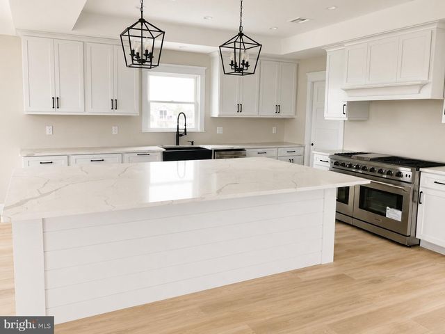 345 W 11TH ST, Ship Bottom, NJ 08008