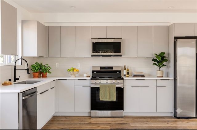 1736 Carmona Avenue, Los Angeles, CA 90019