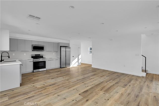 1736 Carmona Avenue, Los Angeles, CA 90019
