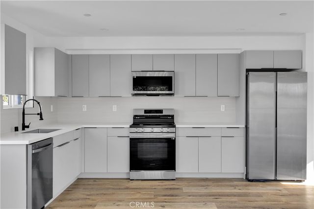 1736 Carmona Avenue, Los Angeles, CA 90019