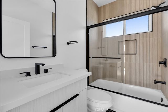 1736 Carmona Avenue, Los Angeles, CA 90019