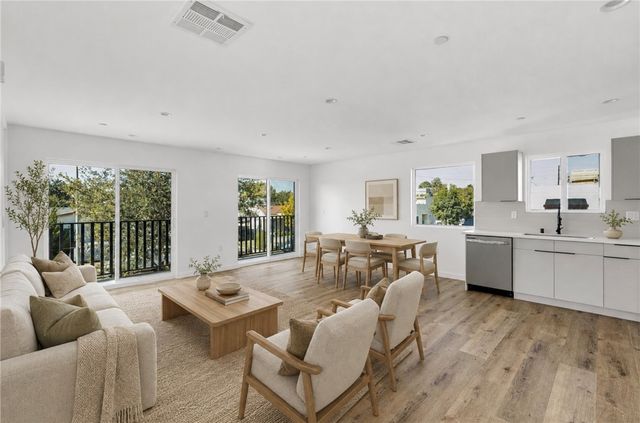 1736 Carmona Avenue, Los Angeles, CA 90019
