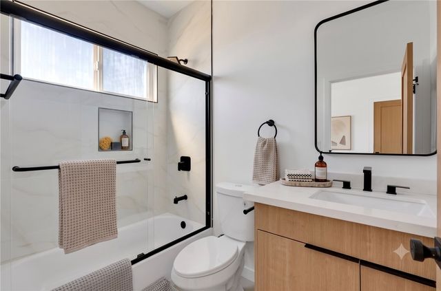 1736 Carmona Avenue, Los Angeles, CA 90019