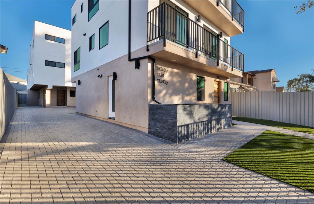 1736 Carmona Avenue, Los Angeles, CA 90019