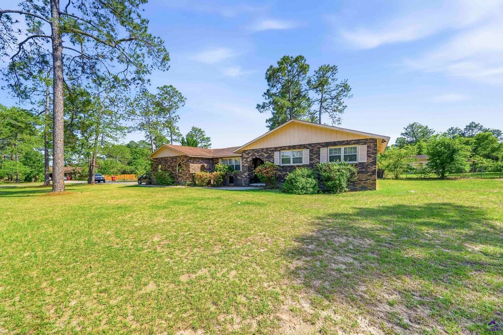 28 Tyler Drive, Byron, GA 31008
