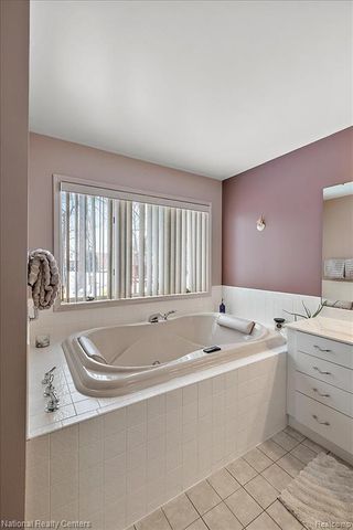 10146 Aberdeen Drive, Grand Blanc, MI 48439