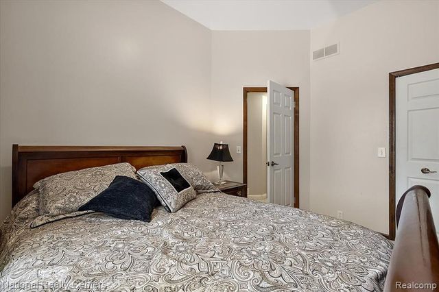 10146 Aberdeen Drive, Grand Blanc, MI 48439