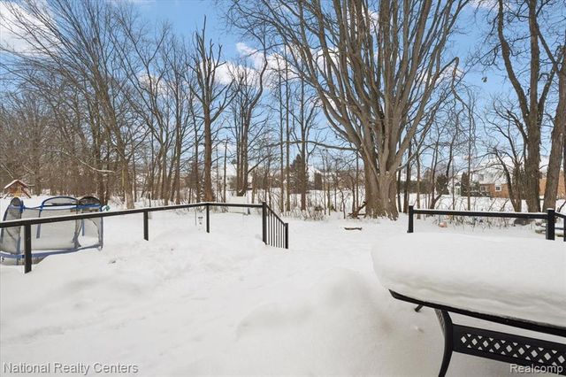 10146 Aberdeen Drive, Grand Blanc, MI 48439