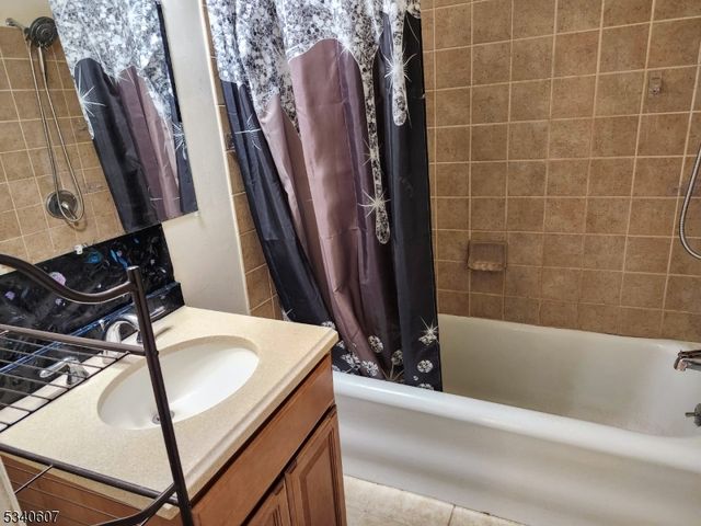 30 Hemlock Ln, West Milford Twp., NJ 07480