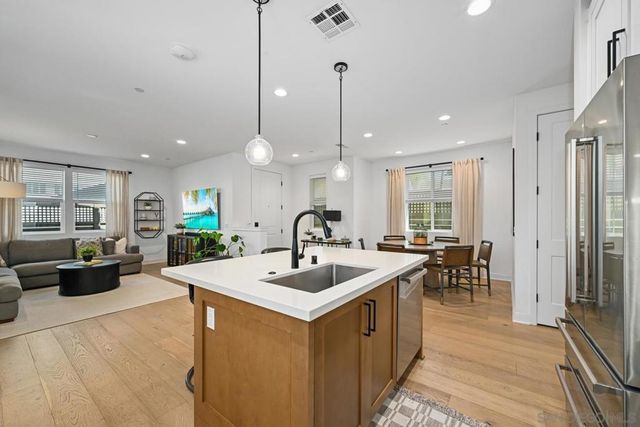 1156 E Cove Pl., Encinitas, CA 92024