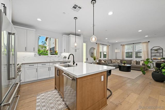 1156 E Cove Pl., Encinitas, CA 92024