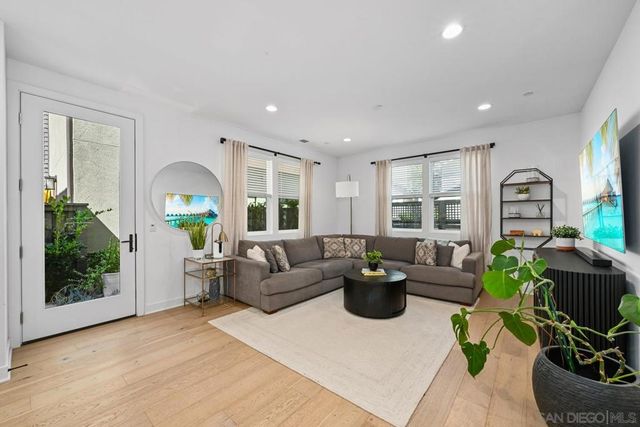1156 E Cove Pl., Encinitas, CA 92024