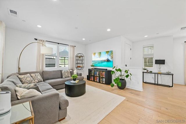1156 E Cove Pl., Encinitas, CA 92024