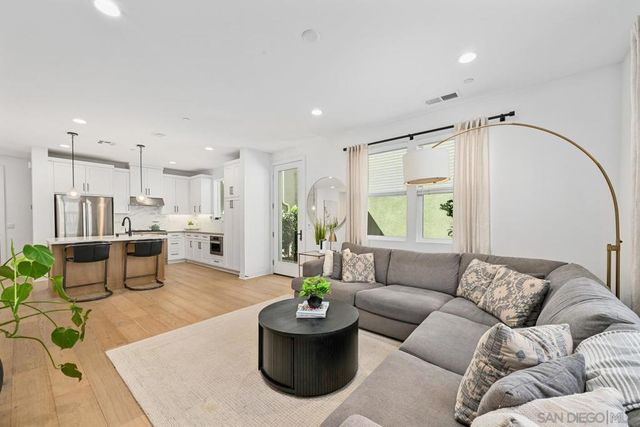 1156 E Cove Pl., Encinitas, CA 92024