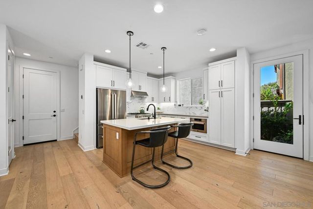 1156 E Cove Pl., Encinitas, CA 92024