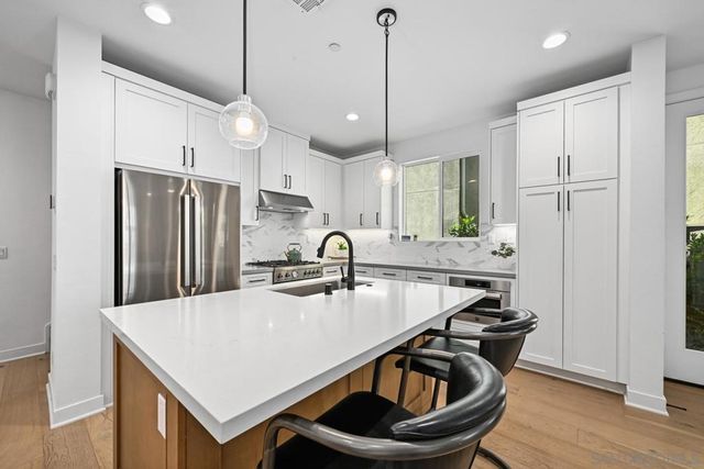 1156 E Cove Pl., Encinitas, CA 92024