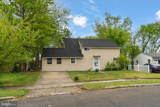 3 INDIAN CREEK WAY, Levittown, PA 19057