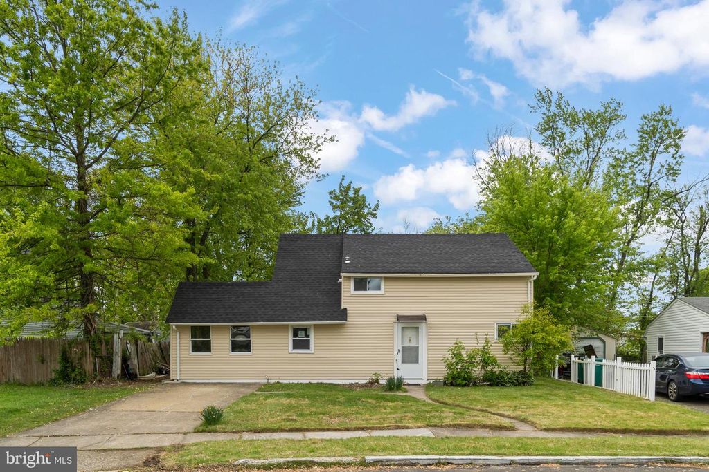 3 INDIAN CREEK WAY, Levittown, PA 19057