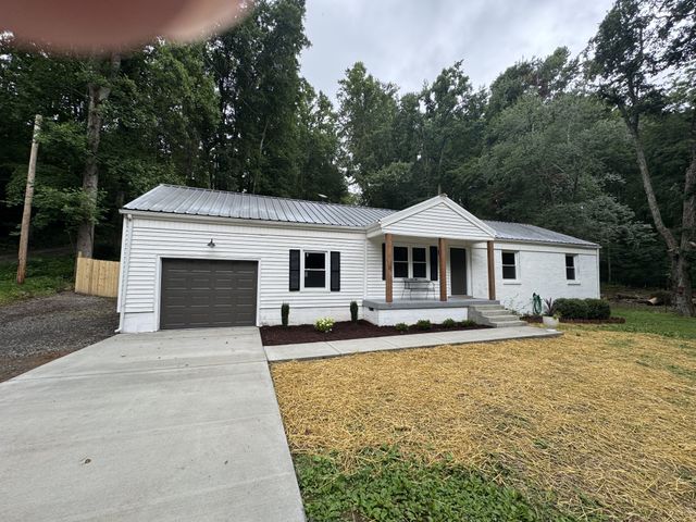 7880 Johnny Crow Rd, Lyles, TN 37098