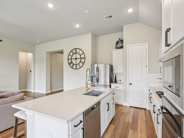 615 Livermore Street, Webster, TX 77598