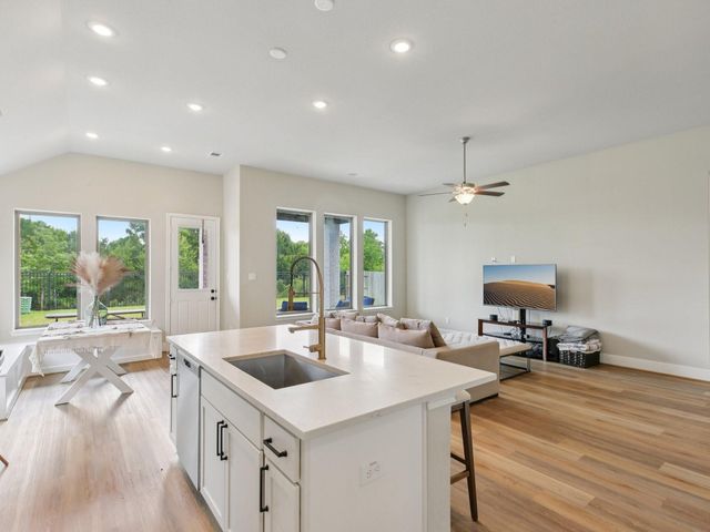 615 Livermore Street, Webster, TX 77598