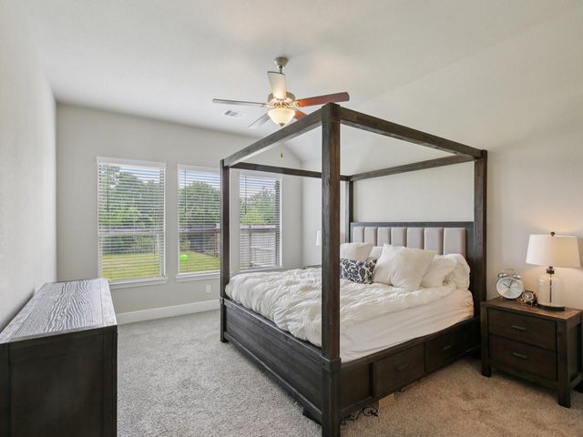 615 Livermore Street, Webster, TX 77598