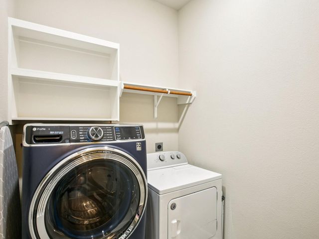 615 Livermore Street, Webster, TX 77598