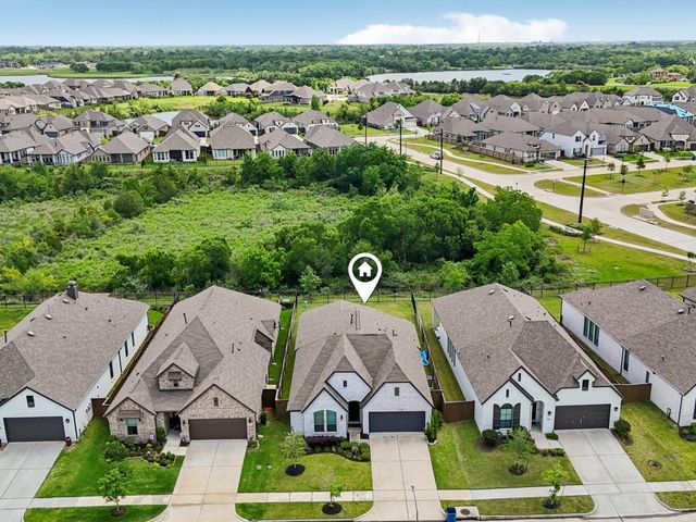 615 Livermore Street, Webster, TX 77598