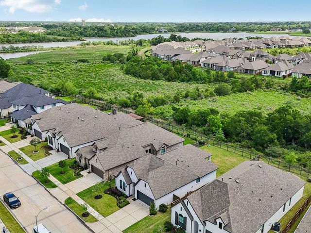 615 Livermore Street, Webster, TX 77598