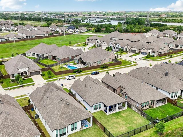 615 Livermore Street, Webster, TX 77598