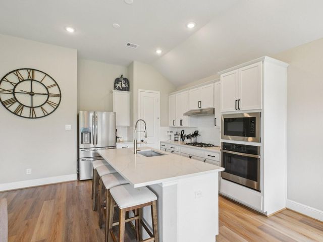 615 Livermore Street, Webster, TX 77598