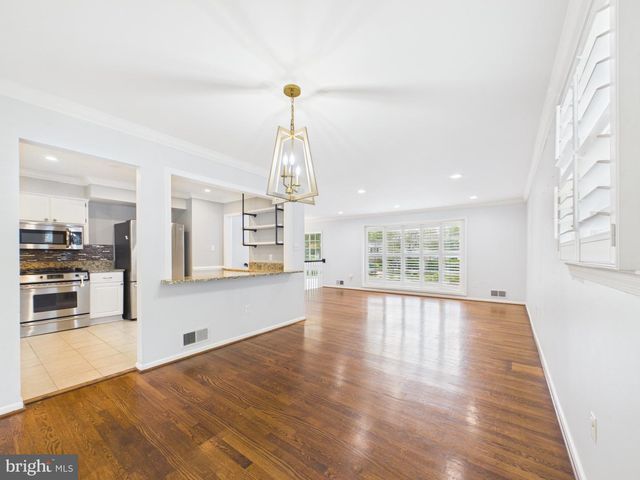 9201 CHERRYTREE DR, Alexandria, VA 22309