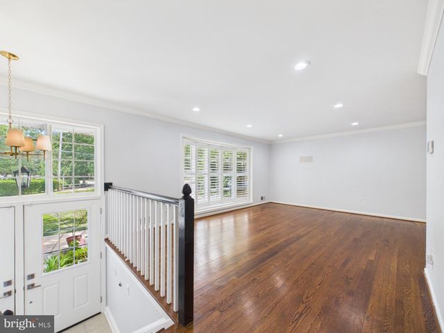9201 CHERRYTREE DR, Alexandria, VA 22309