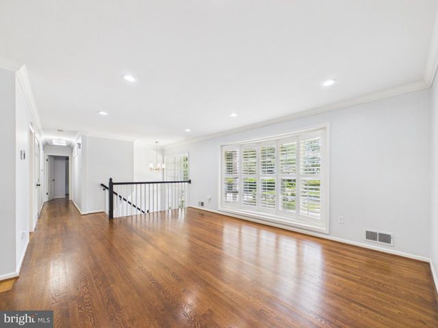 9201 CHERRYTREE DR, Alexandria, VA 22309
