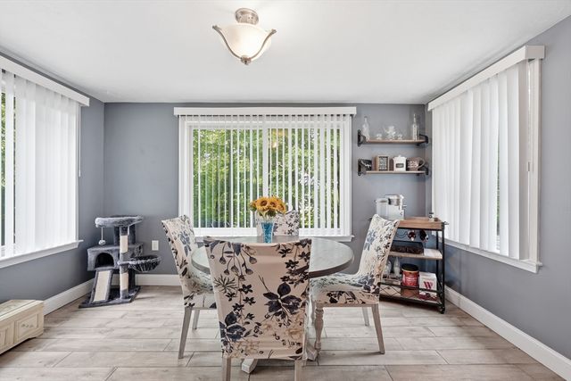 8 Woodside Ter, Auburn, MA 01501