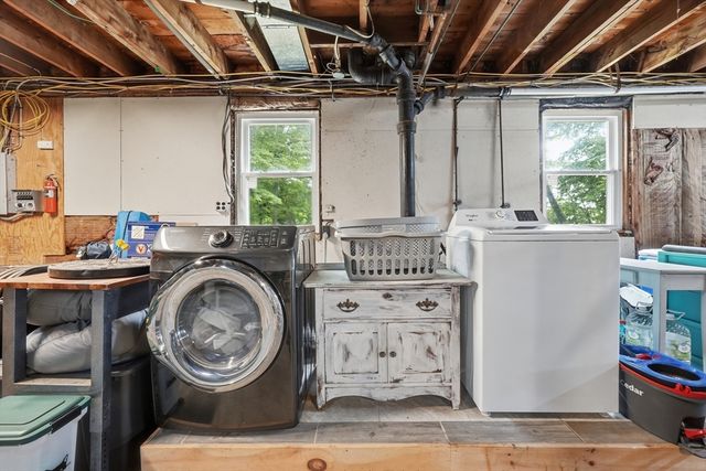 8 Woodside Ter, Auburn, MA 01501