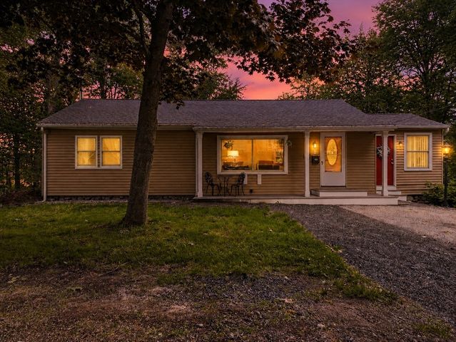 8 Woodside Ter, Auburn, MA 01501