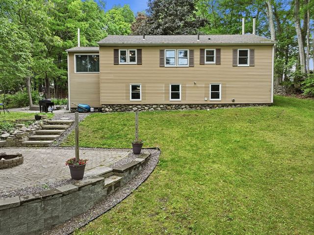 8 Woodside Ter, Auburn, MA 01501