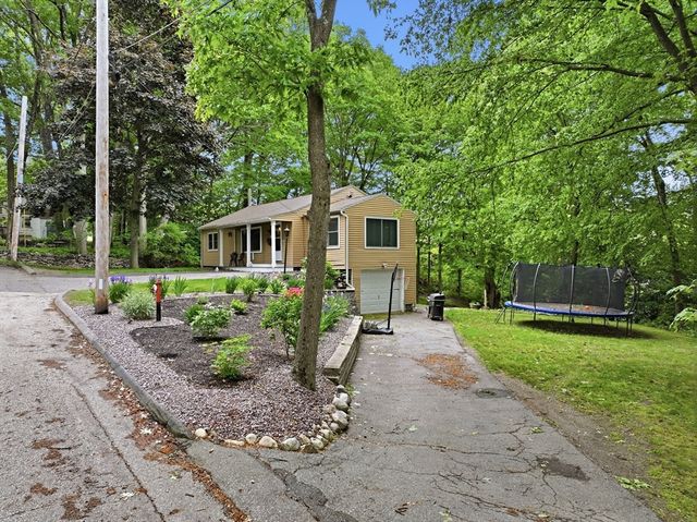 8 Woodside Ter, Auburn, MA 01501