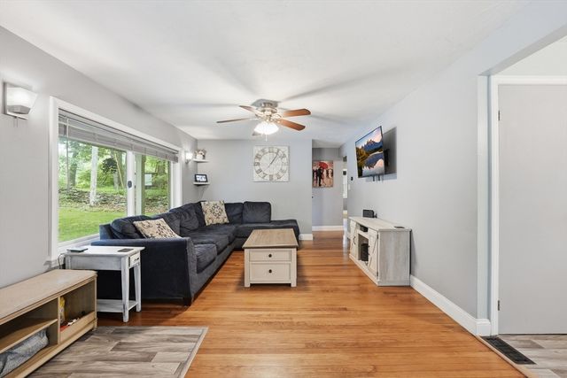 8 Woodside Ter, Auburn, MA 01501