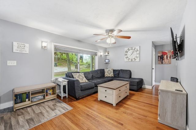 8 Woodside Ter, Auburn, MA 01501