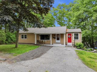 8 Woodside Ter, Auburn, MA 01501