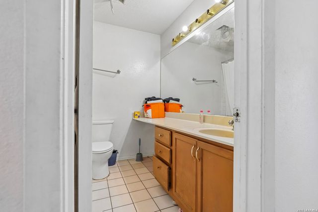 2542 Babcock Rd Apt D202, San Antonio, TX 78229