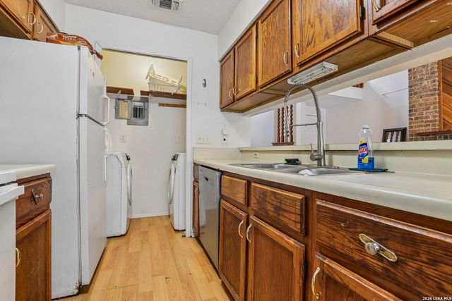 2542 Babcock Rd Apt D202, San Antonio, TX 78229